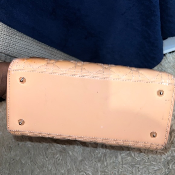 CHRISTIAN DIOR
Patent Cannage Medium Lady Dior Beige vintage bag - Picture 7 of 16